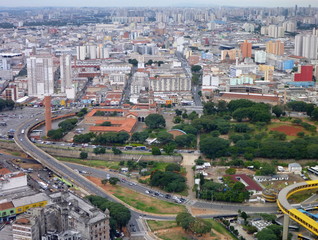 Fototapeta na wymiar aerial view of sao paulo from the roof of altino arantes building