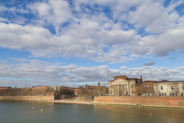 Obraz premium View over Garonne River in Toulouse