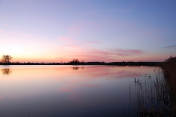 Obraz na płótnie Canvas Wieczór, jezioro