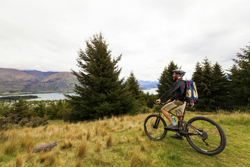 Fototapeta na wymiar Mountain bike rider at Lake Wanaka, New Zealand