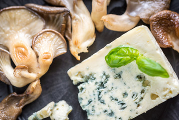 Blue cheese with walnuts and oyster mushrooms