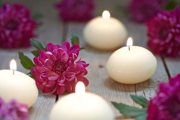 Obraz na płótnie Canvas Spa theme with candles and flowers
