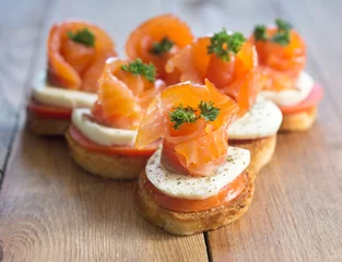 Tragetasche canapes with red fish © rufar