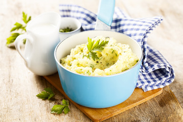 Mashed potatoes with herbs
