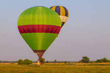 Obraz premium Colorful hot air balloon early in the morning