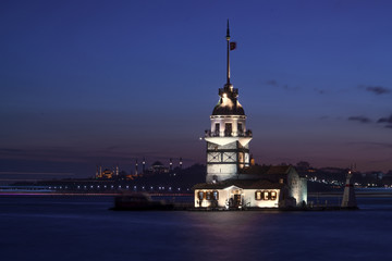 Fototapeta na wymiar Maiden's tower, istanbul