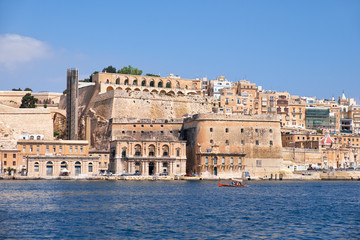 Obraz premium The view of Valletta capital city fortifications from the water