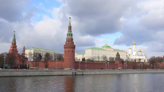 4k Moscow Kremlin And Moskva River. Time Lapse. Spring. Sunny day.