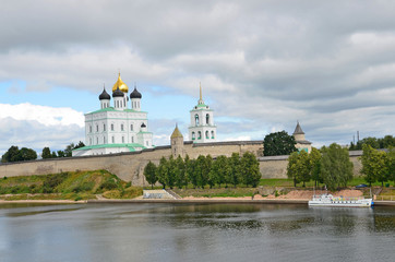 Псковский кремль с Троицким собором