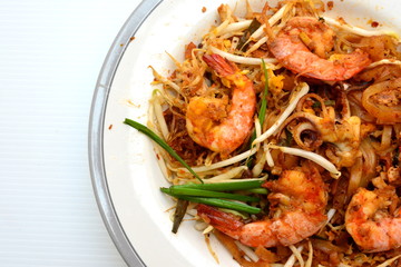 Thai Fried Noodle With Prawn and squid