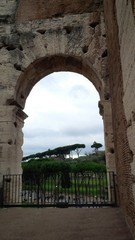 veduta dall'arcata del Colosseo
