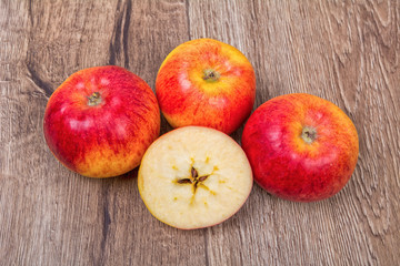 Naklejka na ściany i meble Ripe apples on a wooden background