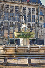 Aachen Karlsbrunnen mit Rathaus 3