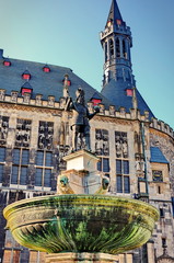 Aachen Karlsbrunnen mit Rathaus 4