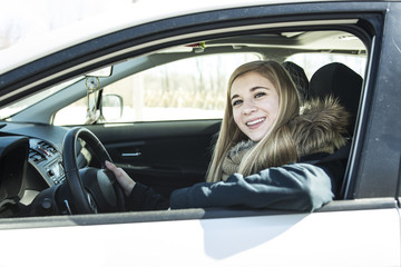 Obraz na płótnie Canvas Young woman new car and smiling at camera