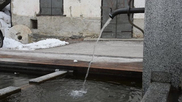 fontana fontane acqua bere sete scorre fresca vita
