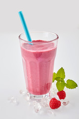 Fresh raspberry and yogurt smoothie