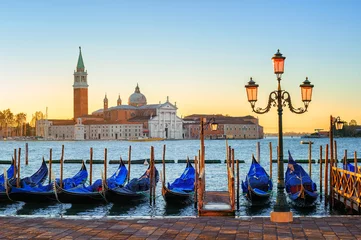 Fototapeten Gondeln und Insel San Giorgio Maggiore, Venedig, Italien © Boris Stroujko