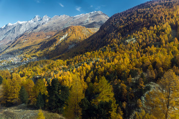 Obraz premium Amazing autumn panorama of Swiss Alps, Canton of Valais, Switzerland 
