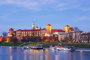 Naklejka premium Wawel Castle in the evening in Krakow, Poland