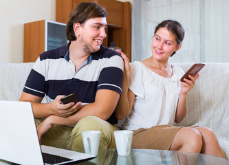 Couple burying in smartphones