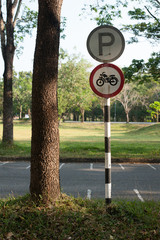 Sign parking - Motorcycles and bicycles only