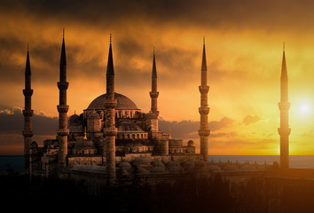 De Blauwe Moskee tijdens zonsondergang in Istanbul