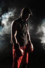 Obraz premium The young man kickboxing 