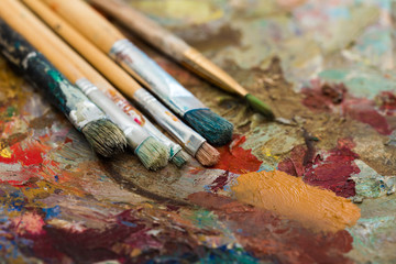 Obraz premium Background image of bright oil-paint palette 