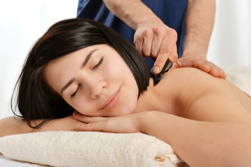 Obraz na płótnie Canvas Gua sha acupuncture treatment