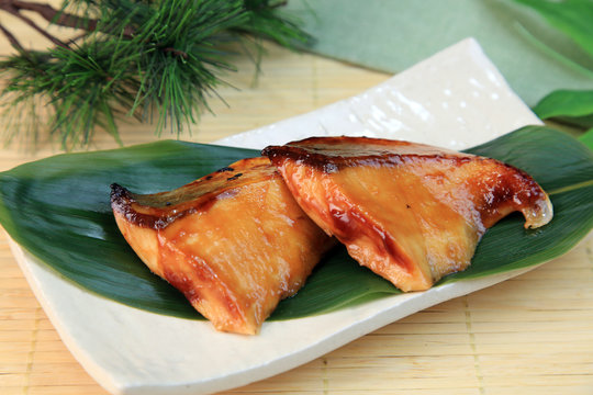 ぶりの照り焼き,ぶり,ブリ,照り焼き,和食,料理,鰤,おかず,テリヤキ,切り身,焼き物,日本食,日本料理,魚 
