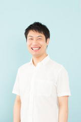 男性　ブルーバック