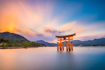 Fotobehang Japan Miyajima-heiligdompoort in Hiroshima, Japan.