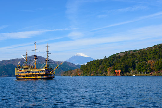 Lake Ashinoko and Mt.Fuji in Autumn in Hakone, Kanagawa, Japan