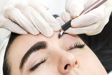 Mikrobleyding eyebrows workflow in a beauty salon