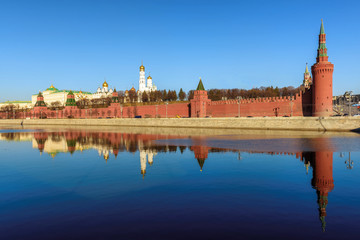 Fototapeta na wymiar Moscow Kremlin in the beautiful day reflected in the river