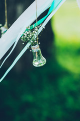 Original wedding floral decoration in the form of mini-vases and