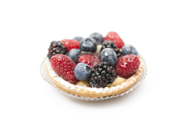 Fresh fruit tartlet with cream