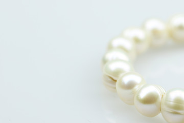 Armband aus Perlen Hintergrund