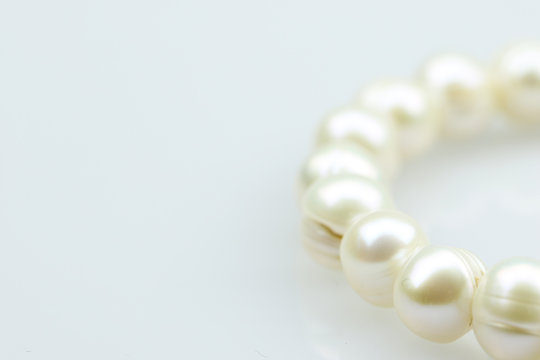 Armband aus Perlen Hintergrund
