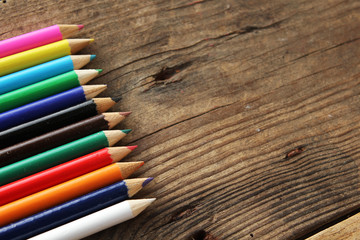 Obraz premium Colored pencils on wooden background
