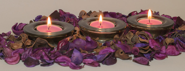 Obraz na płótnie Canvas Decorations, purple potpourri with candles, romance