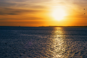 Obraz premium Sunset over the ocean