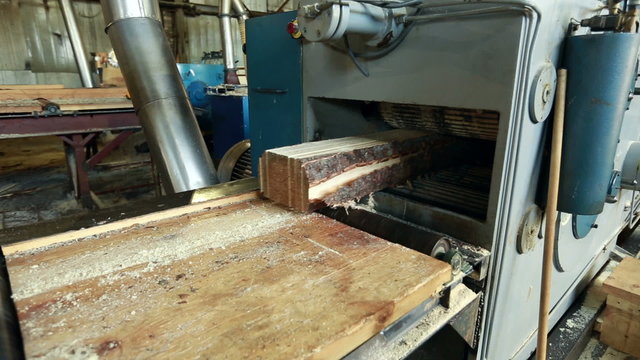 Sawing logs into boards. View on workflow