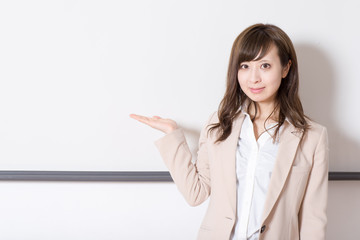 日本人女性講師