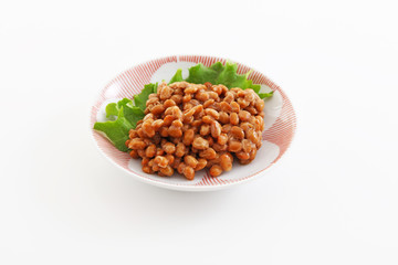 小皿に入れた納豆