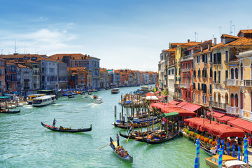 Fototapeta na wymiar Beautiful view of the Grand Canal from the Rialto Bridge. Venice