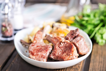 Rack of lamb fried with aromatic olive oil