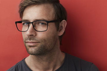 Obraz premium Handsome man in spectacles, portrait