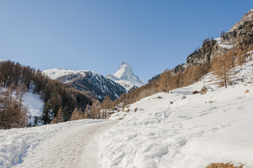 Zermatt, Dorf, Walliser Dorf, Alpen, Zmutt, Furi, Matterhorn, Walliser Berge, Wanderweg, Winterwanderung, Wintersport, Winterferien, Winter, Wallis, Schweiz
